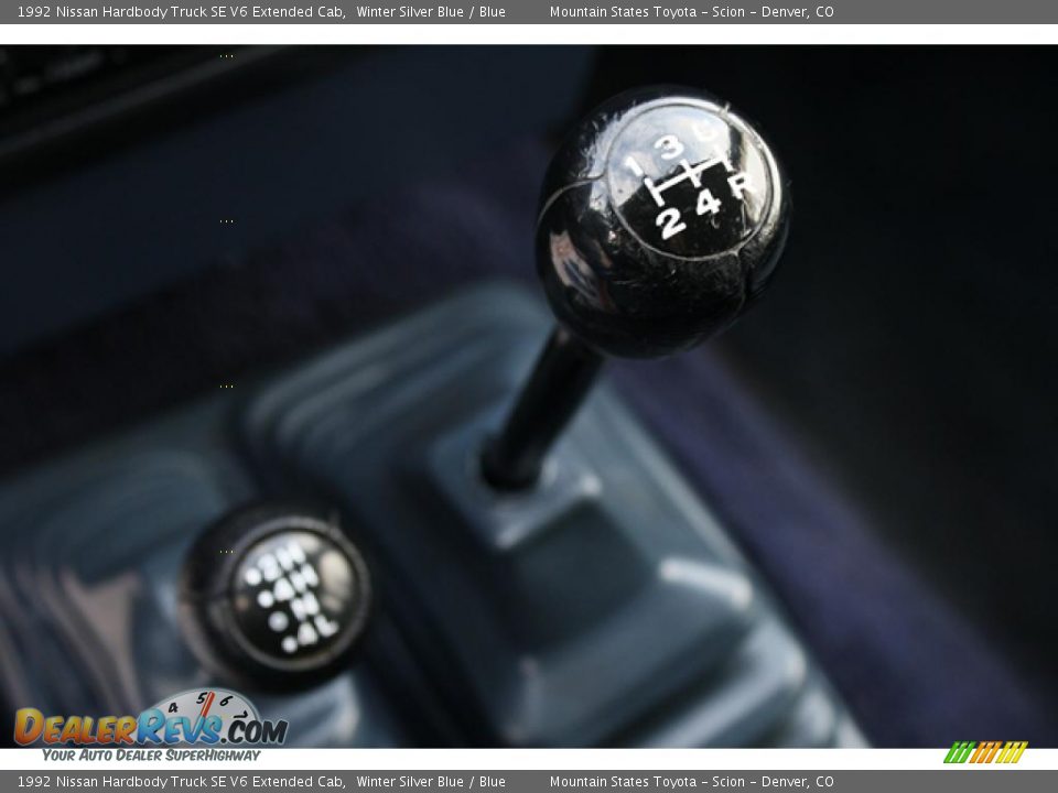 1992 Nissan Hardbody Truck SE V6 Extended Cab Shifter Photo #18
