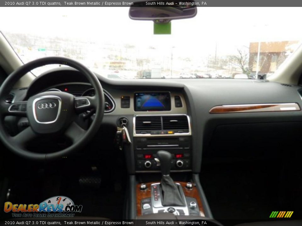 Dashboard of 2010 Audi Q7 3.0 TDI quattro Photo #15