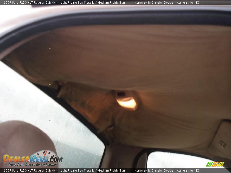 1997 Ford F150 XLT Regular Cab 4x4 Light Prairie Tan Metallic / Medium Prairie Tan Photo #24