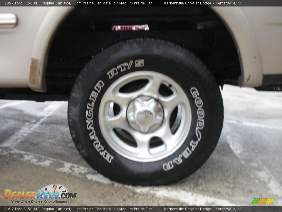 1997 Ford F150 XLT Regular Cab 4x4 Light Prairie Tan Metallic / Medium Prairie Tan Photo #25