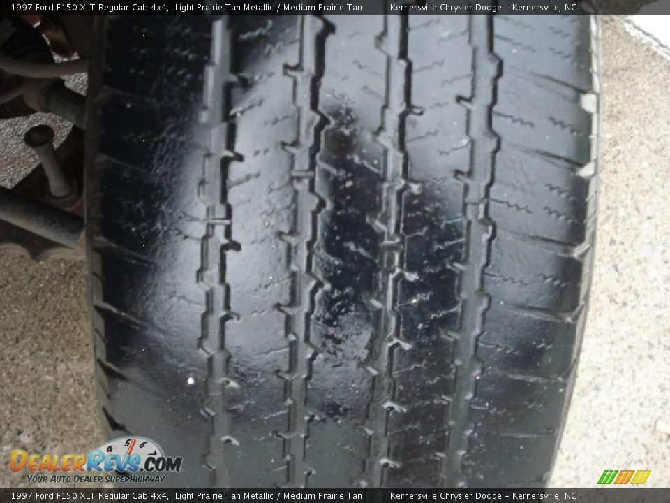 1997 Ford F150 XLT Regular Cab 4x4 Light Prairie Tan Metallic / Medium Prairie Tan Photo #26