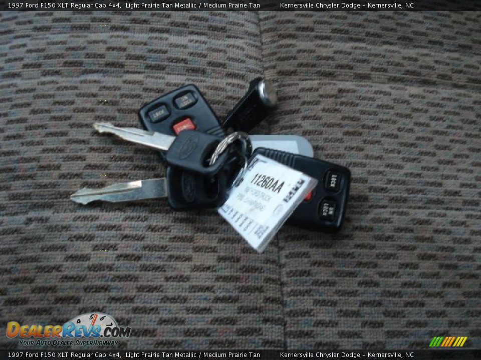 1997 Ford F150 XLT Regular Cab 4x4 Light Prairie Tan Metallic / Medium Prairie Tan Photo #35