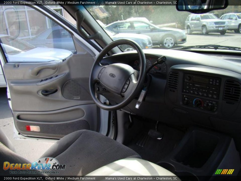 2000 Ford Expedition XLT Oxford White / Medium Parchment Photo #19