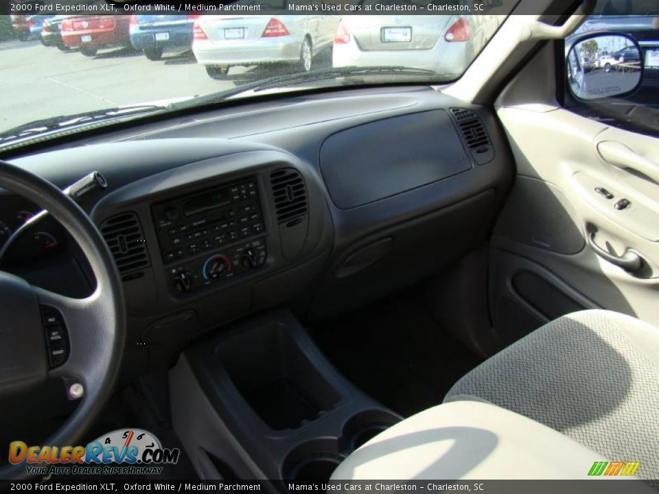 2000 Ford Expedition XLT Oxford White / Medium Parchment Photo #20