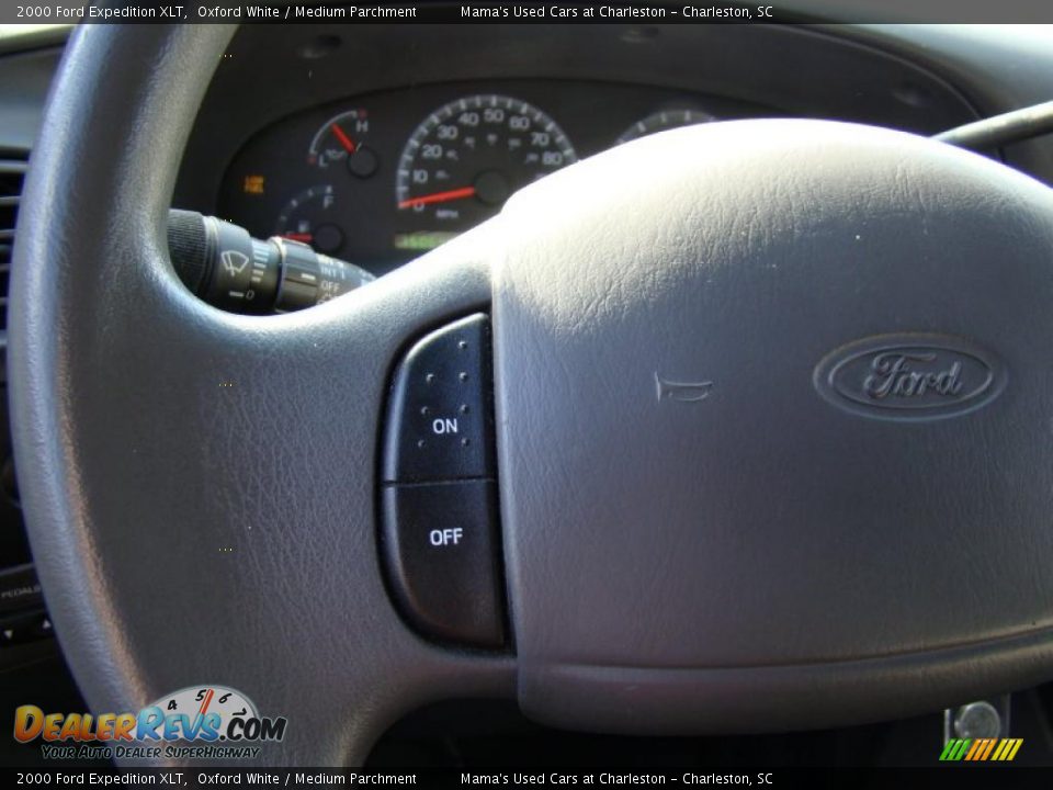 2000 Ford Expedition XLT Oxford White / Medium Parchment Photo #25