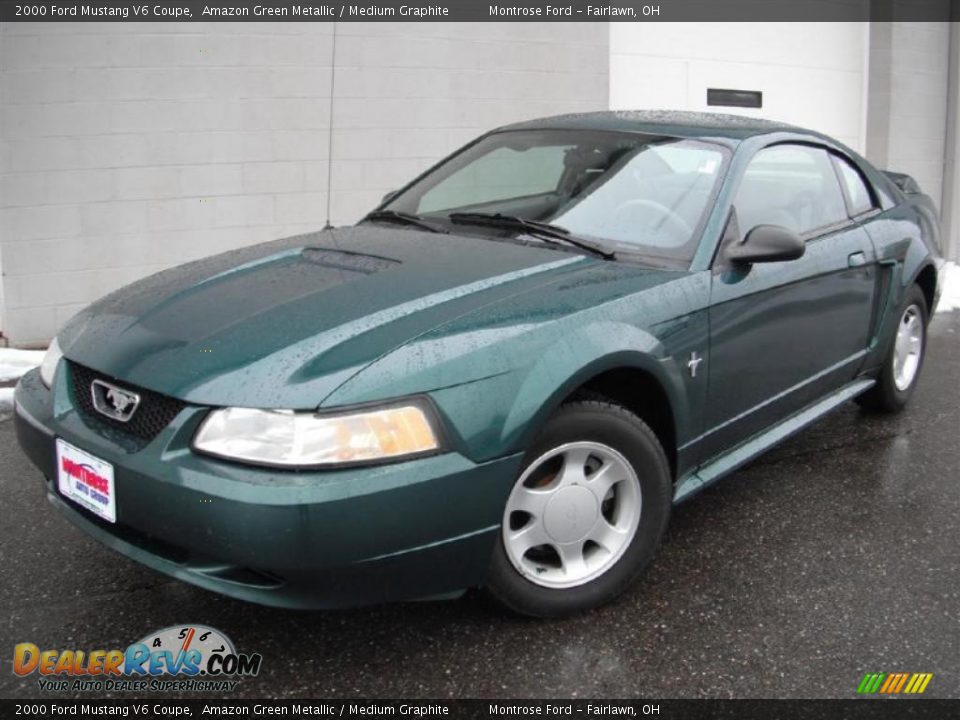 Front 3/4 View of 2000 Ford Mustang V6 Coupe Photo #1