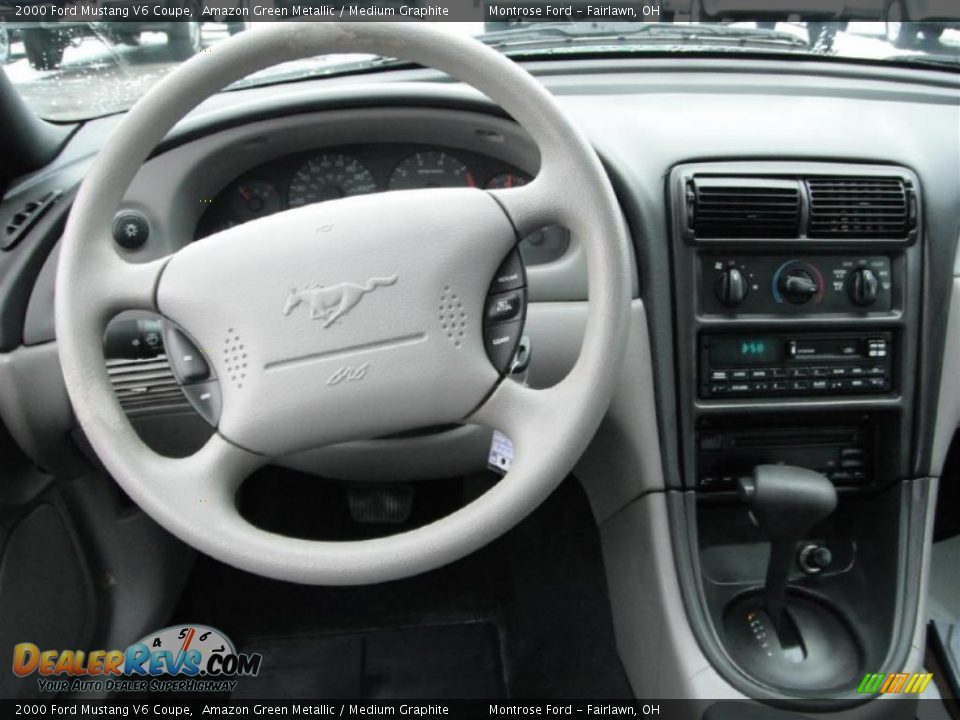 Dashboard of 2000 Ford Mustang V6 Coupe Photo #15