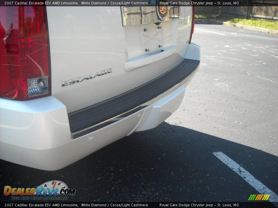 2007 Cadillac Escalade ESV AWD Limousine White Diamond / Cocoa/Light Cashmere Photo #16