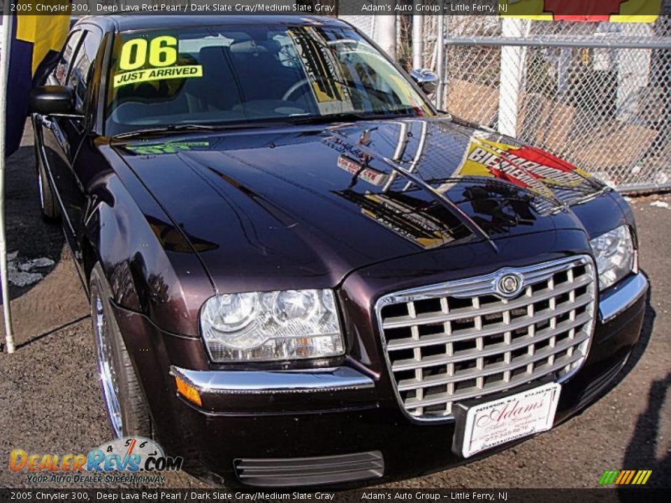 Front 3/4 View of 2005 Chrysler 300  Photo #2