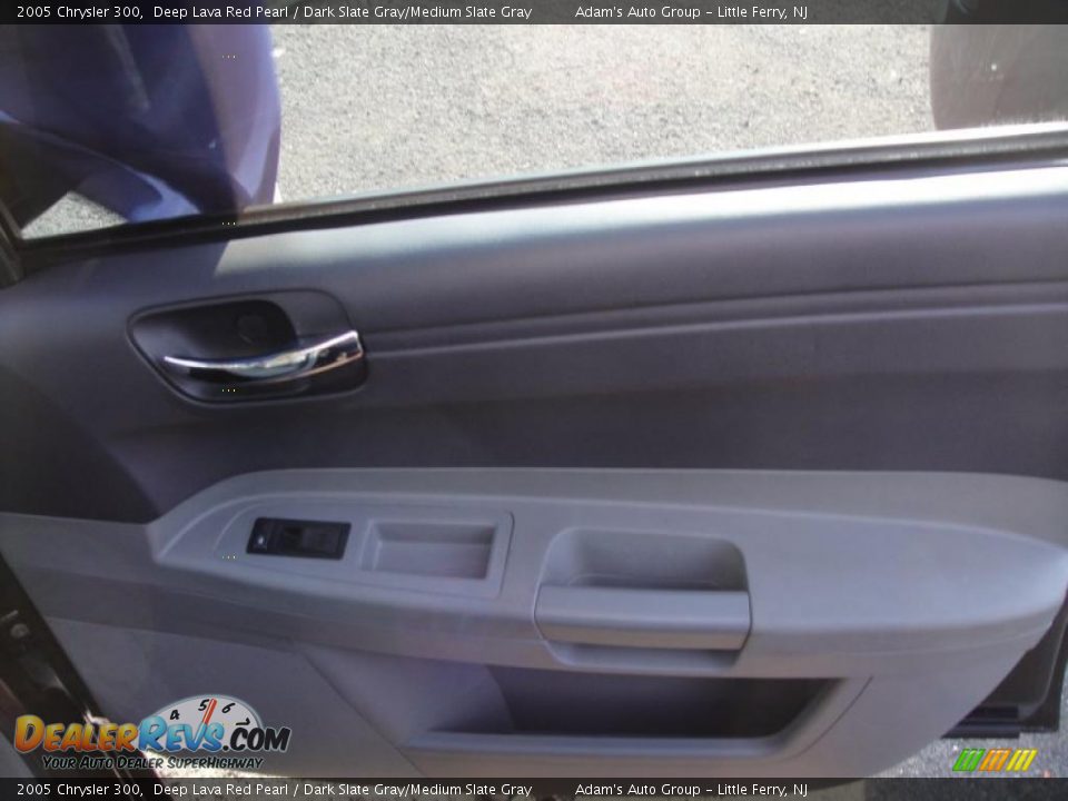 2005 Chrysler 300 Deep Lava Red Pearl / Dark Slate Gray/Medium Slate Gray Photo #12