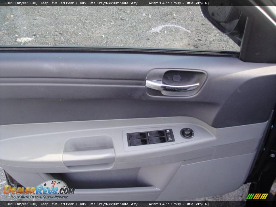 2005 Chrysler 300 Deep Lava Red Pearl / Dark Slate Gray/Medium Slate Gray Photo #16