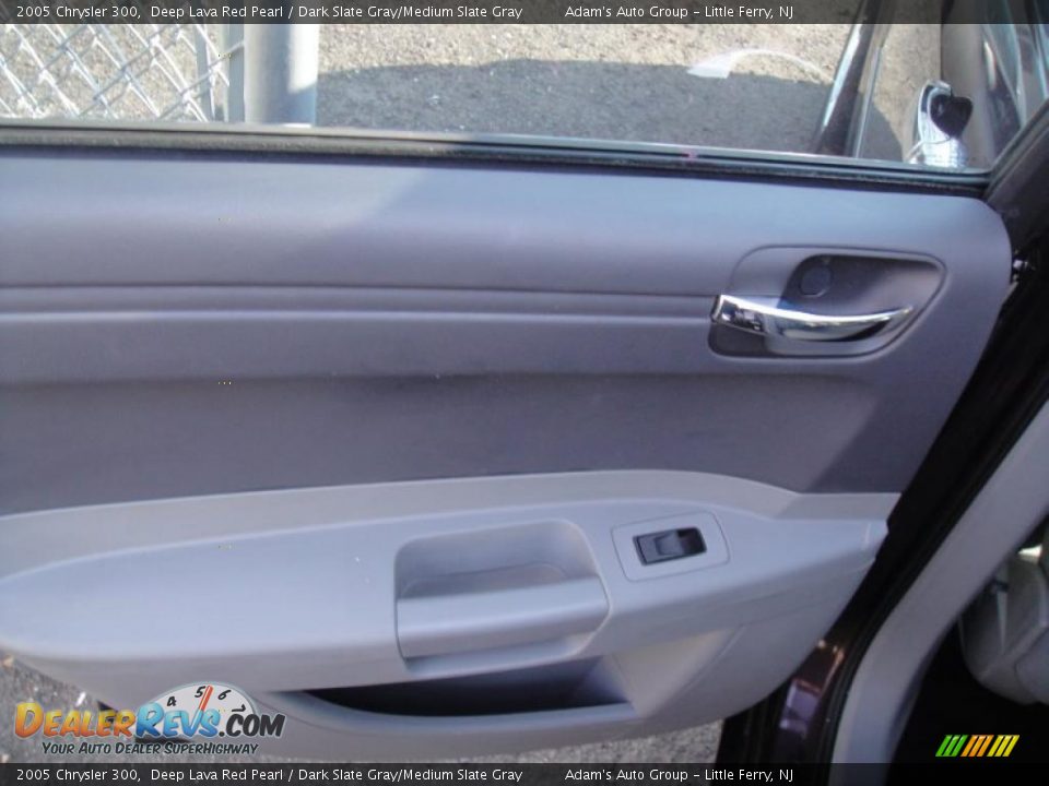 2005 Chrysler 300 Deep Lava Red Pearl / Dark Slate Gray/Medium Slate Gray Photo #17