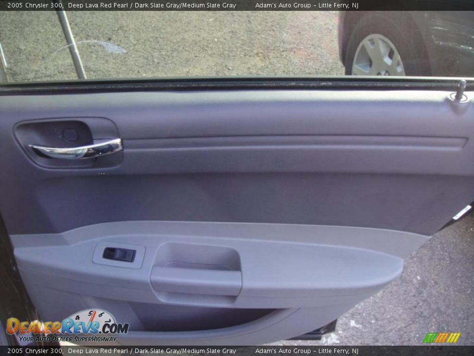 2005 Chrysler 300 Deep Lava Red Pearl / Dark Slate Gray/Medium Slate Gray Photo #18