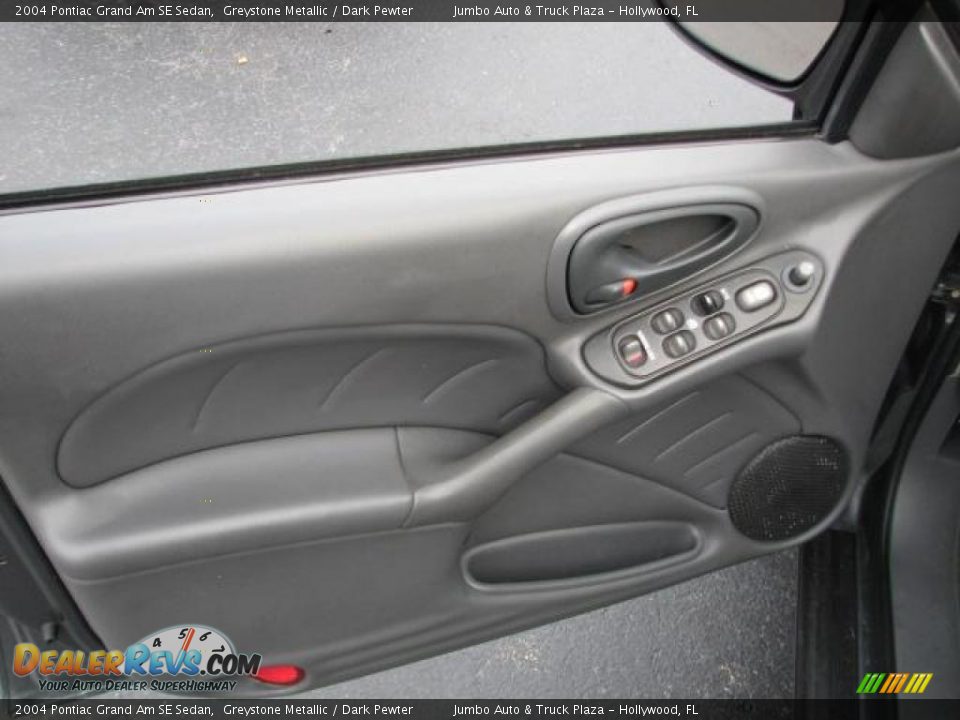 Door Panel of 2004 Pontiac Grand Am SE Sedan Photo #18