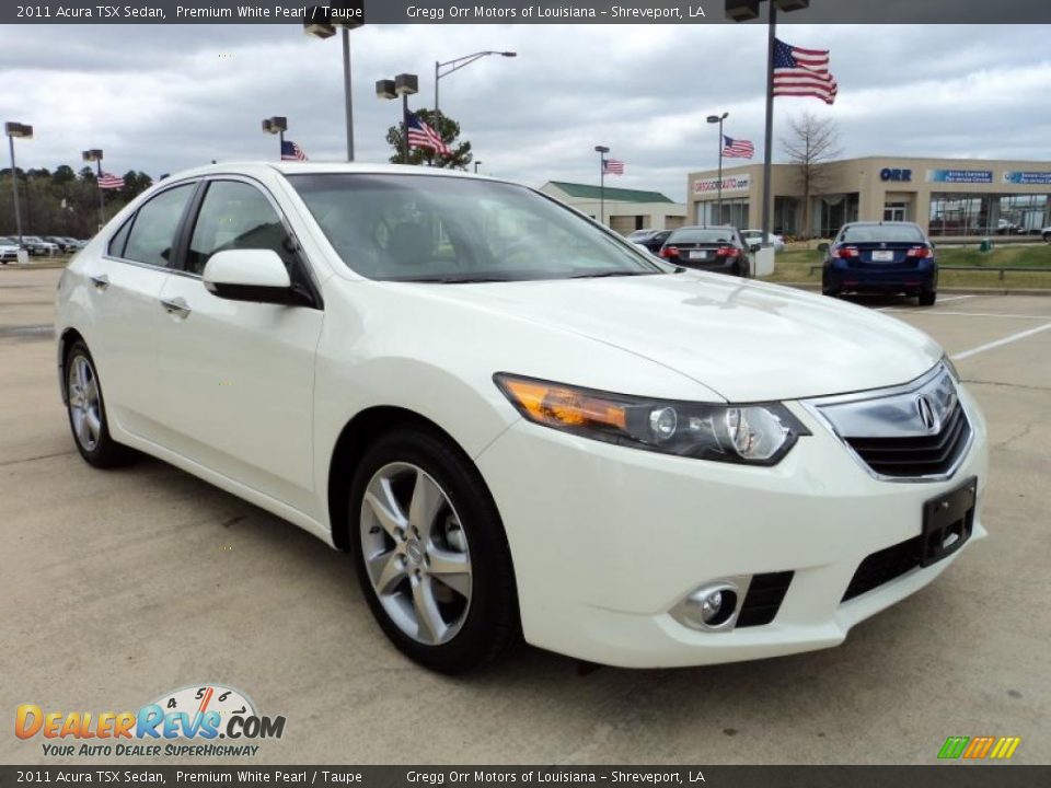 Front 3/4 View of 2011 Acura TSX Sedan Photo #2