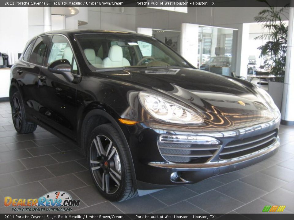 Front 3/4 View of 2011 Porsche Cayenne S Photo #1