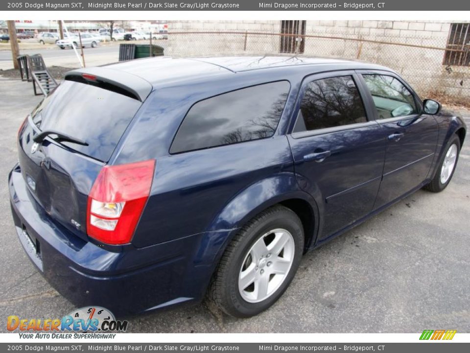 2005 Dodge Magnum SXT Midnight Blue Pearl / Dark Slate Gray/Light Graystone Photo #4