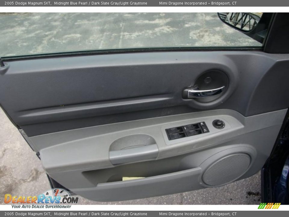 2005 Dodge Magnum SXT Midnight Blue Pearl / Dark Slate Gray/Light Graystone Photo #9