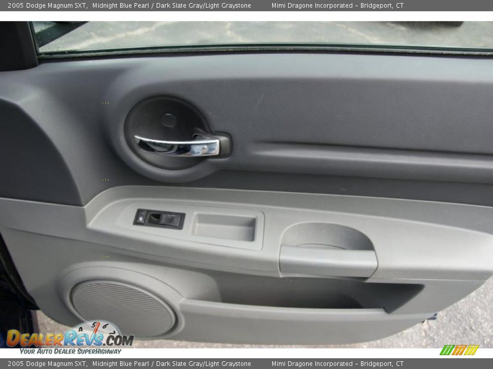2005 Dodge Magnum SXT Midnight Blue Pearl / Dark Slate Gray/Light Graystone Photo #15