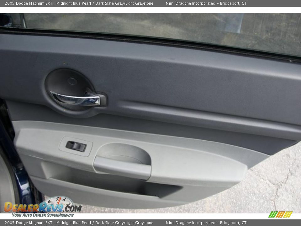 2005 Dodge Magnum SXT Midnight Blue Pearl / Dark Slate Gray/Light Graystone Photo #18
