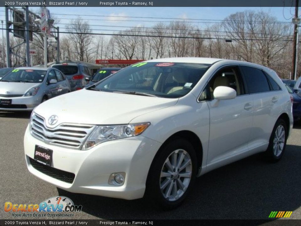 Front 3/4 View of 2009 Toyota Venza I4 Photo #3