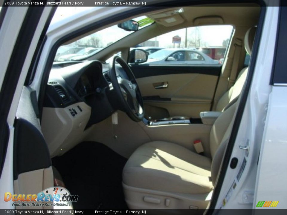 Ivory Interior - 2009 Toyota Venza I4 Photo #7