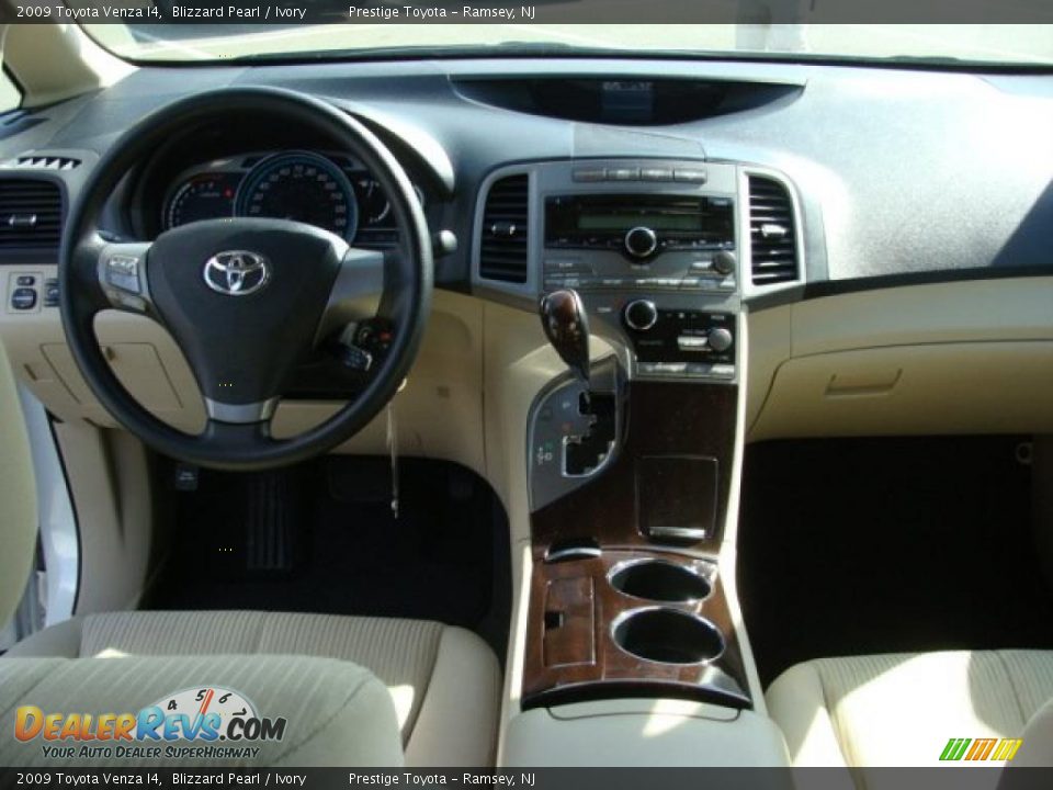 Dashboard of 2009 Toyota Venza I4 Photo #9