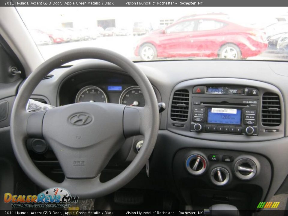 Controls of 2011 Hyundai Accent GS 3 Door Photo #4