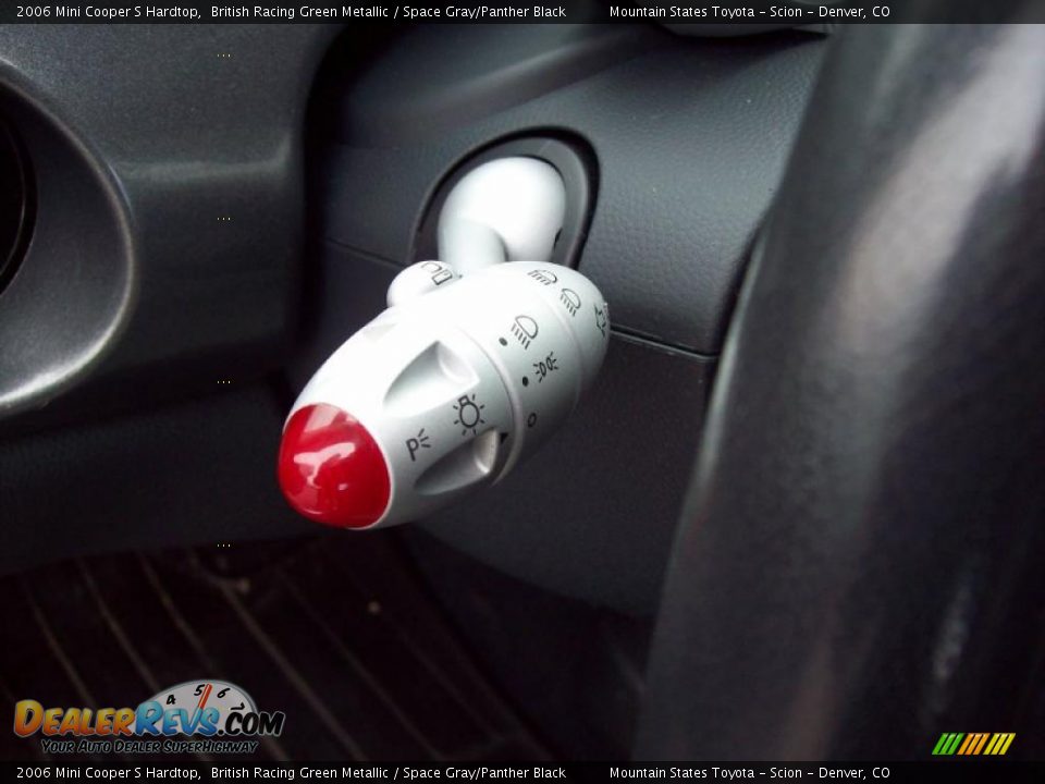 Controls of 2006 Mini Cooper S Hardtop Photo #29