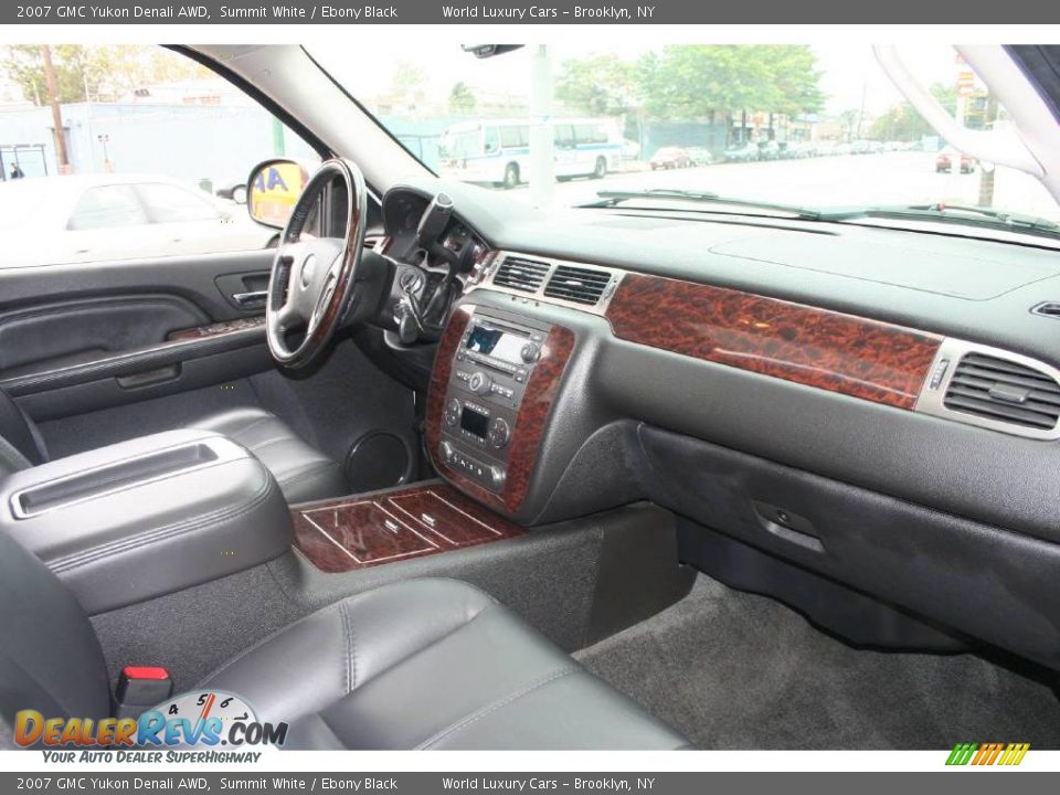 2007 GMC Yukon Denali AWD Summit White / Ebony Black Photo #16