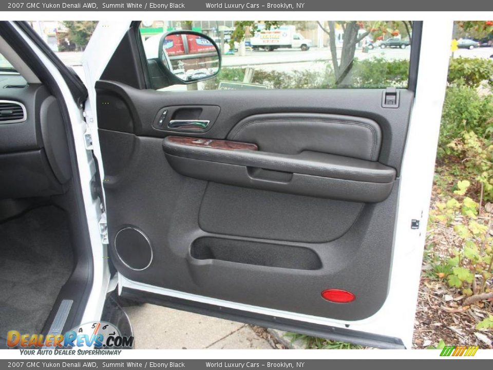 2007 GMC Yukon Denali AWD Summit White / Ebony Black Photo #17