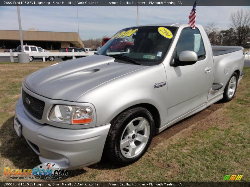 Front 3/4 View of 2000 Ford F150 SVT Lightning Photo #2