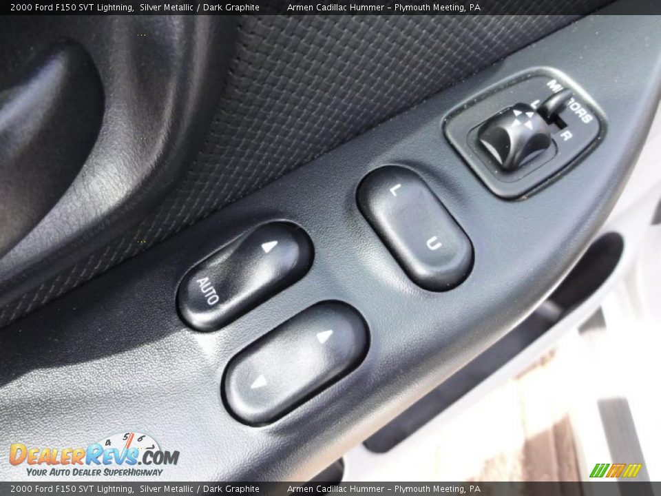 Controls of 2000 Ford F150 SVT Lightning Photo #15