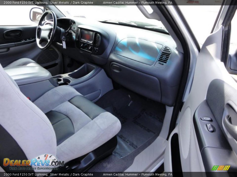 Dashboard of 2000 Ford F150 SVT Lightning Photo #18