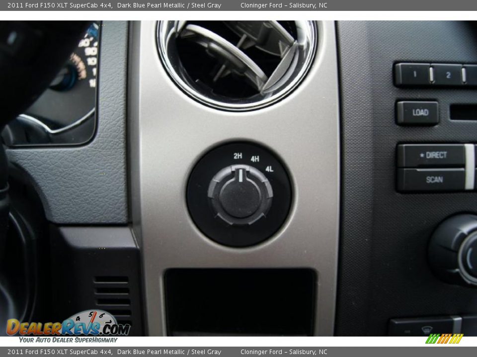 Controls of 2011 Ford F150 XLT SuperCab 4x4 Photo #29