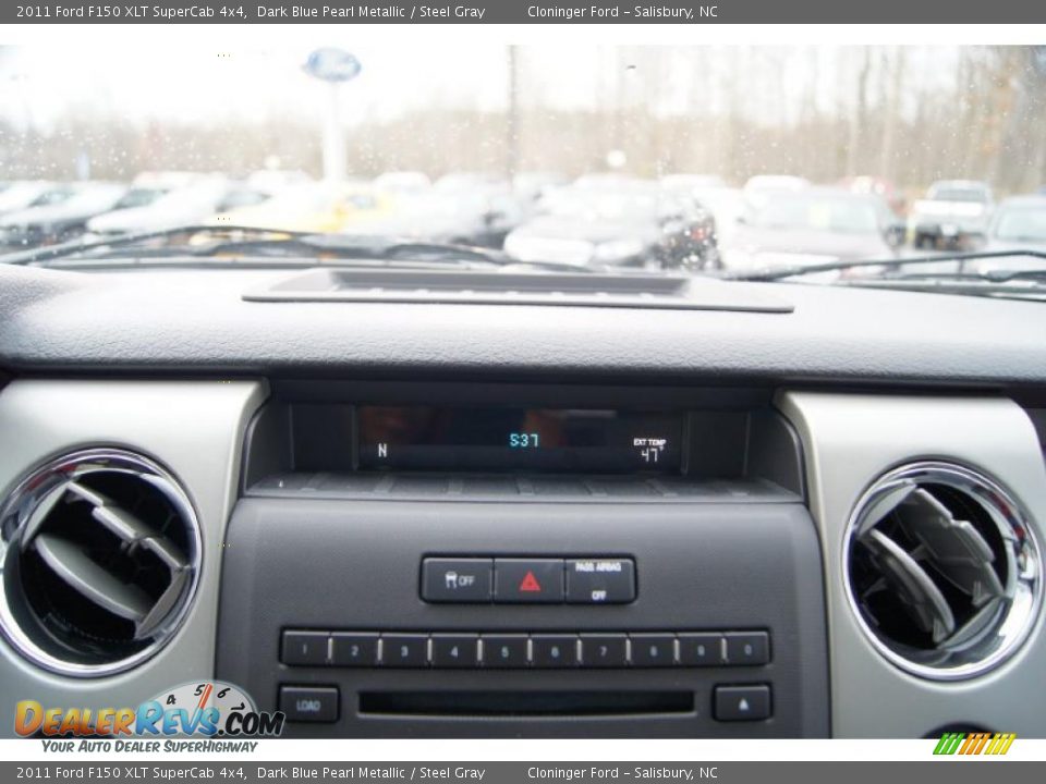Controls of 2011 Ford F150 XLT SuperCab 4x4 Photo #30
