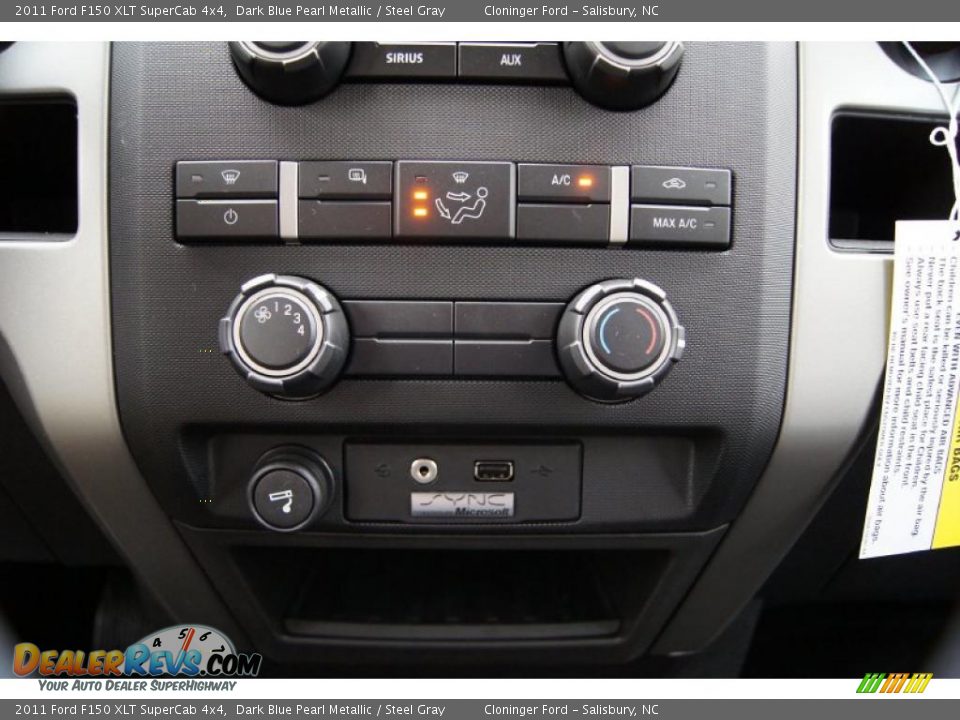 Controls of 2011 Ford F150 XLT SuperCab 4x4 Photo #32
