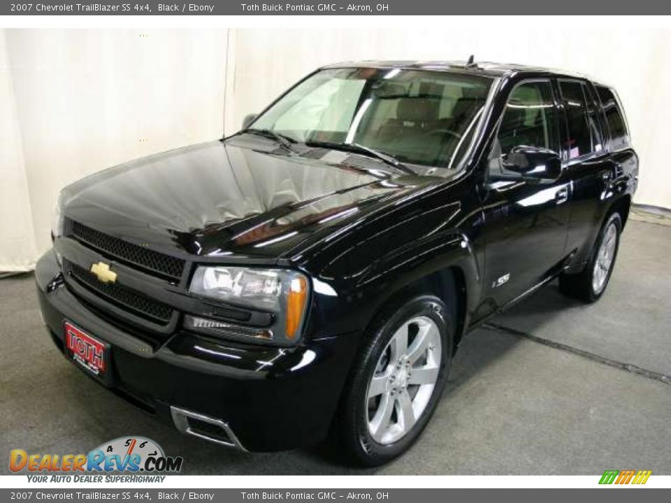 Front 3/4 View of 2007 Chevrolet TrailBlazer SS 4x4 Photo #21