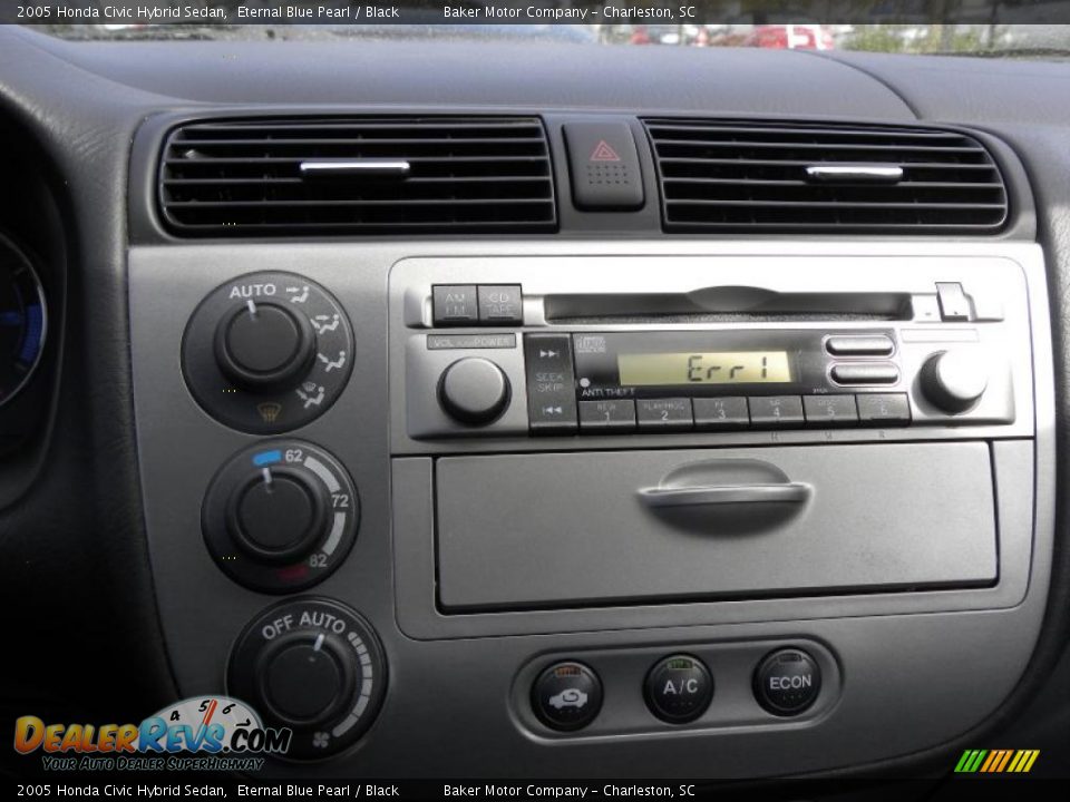 Controls of 2005 Honda Civic Hybrid Sedan Photo #21