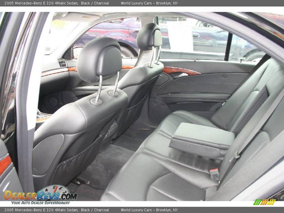 2005 Mercedes-Benz E 320 4Matic Sedan Black / Charcoal Photo #10
