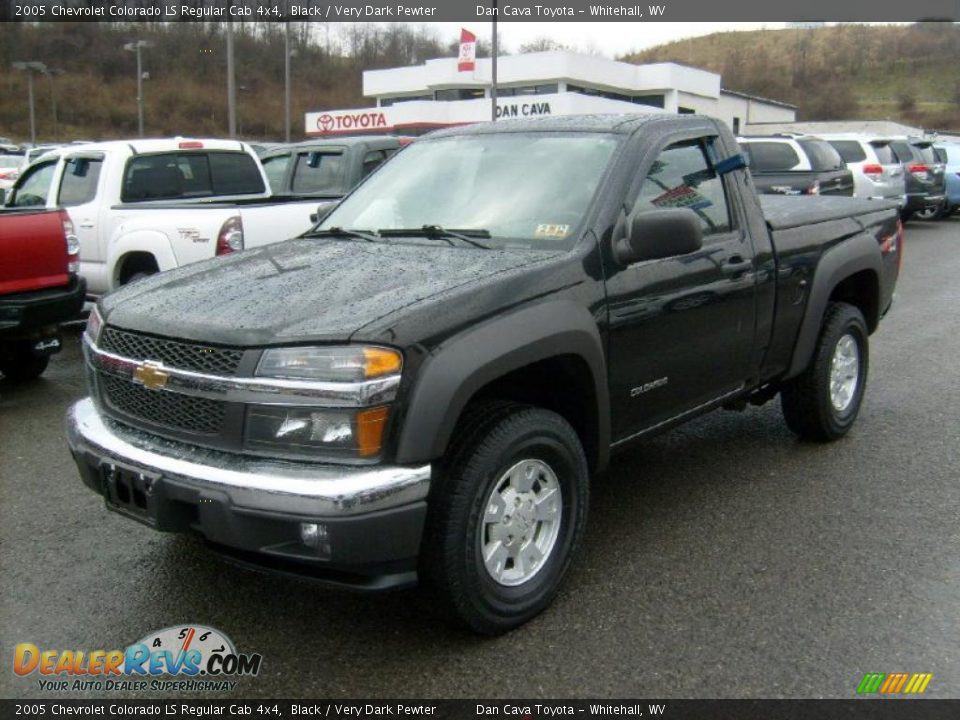 Front 3/4 View of 2005 Chevrolet Colorado LS Regular Cab 4x4 Photo #3