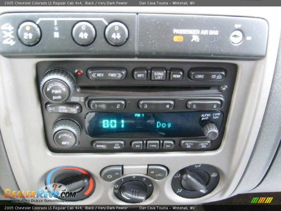 Controls of 2005 Chevrolet Colorado LS Regular Cab 4x4 Photo #14