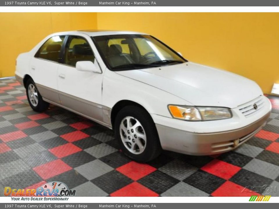 1997 Toyota Camry XLE V6 Super White / Beige Photo #1