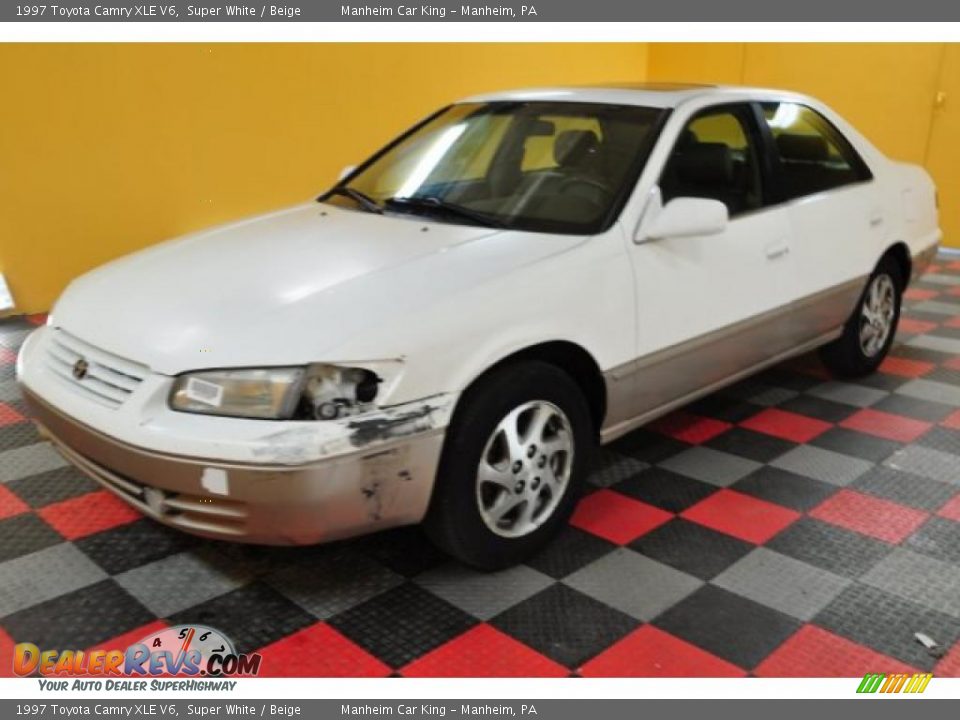 1997 Toyota Camry XLE V6 Super White / Beige Photo #2