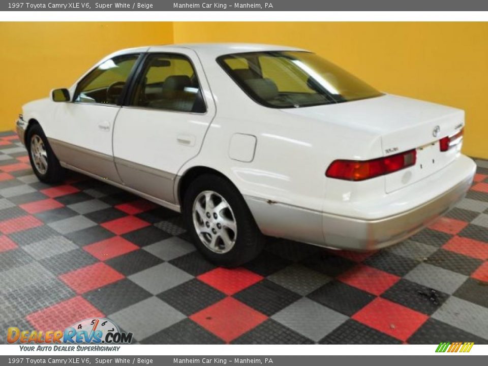 1997 Toyota Camry XLE V6 Super White / Beige Photo #3