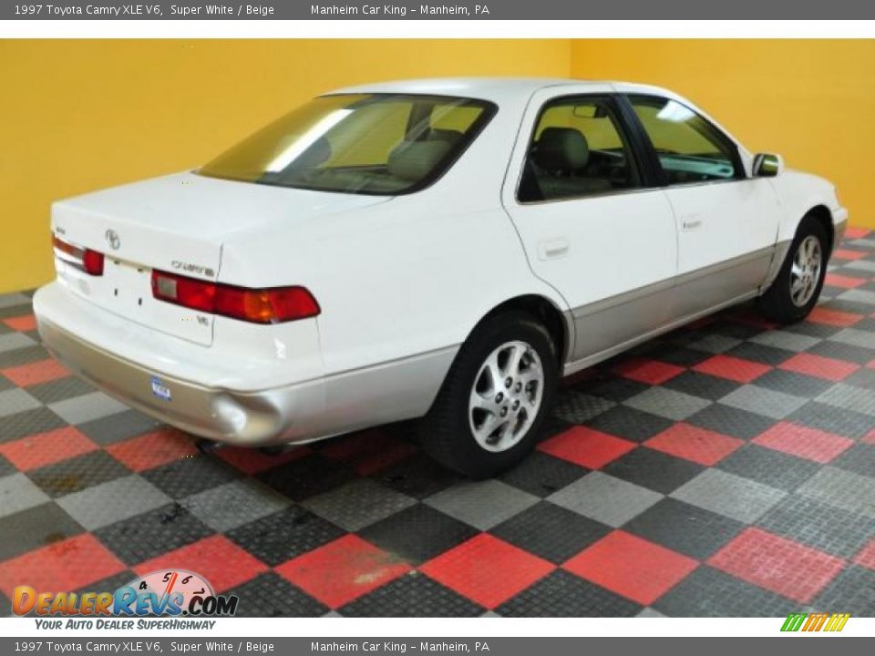 1997 Toyota Camry XLE V6 Super White / Beige Photo #4