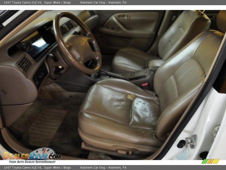1997 Toyota Camry XLE V6 Super White / Beige Photo #11