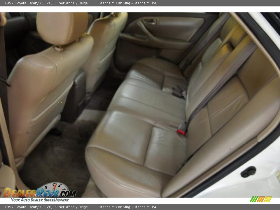 1997 Toyota Camry XLE V6 Super White / Beige Photo #12