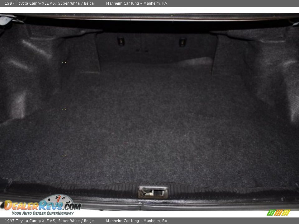 1997 Toyota Camry XLE V6 Super White / Beige Photo #13