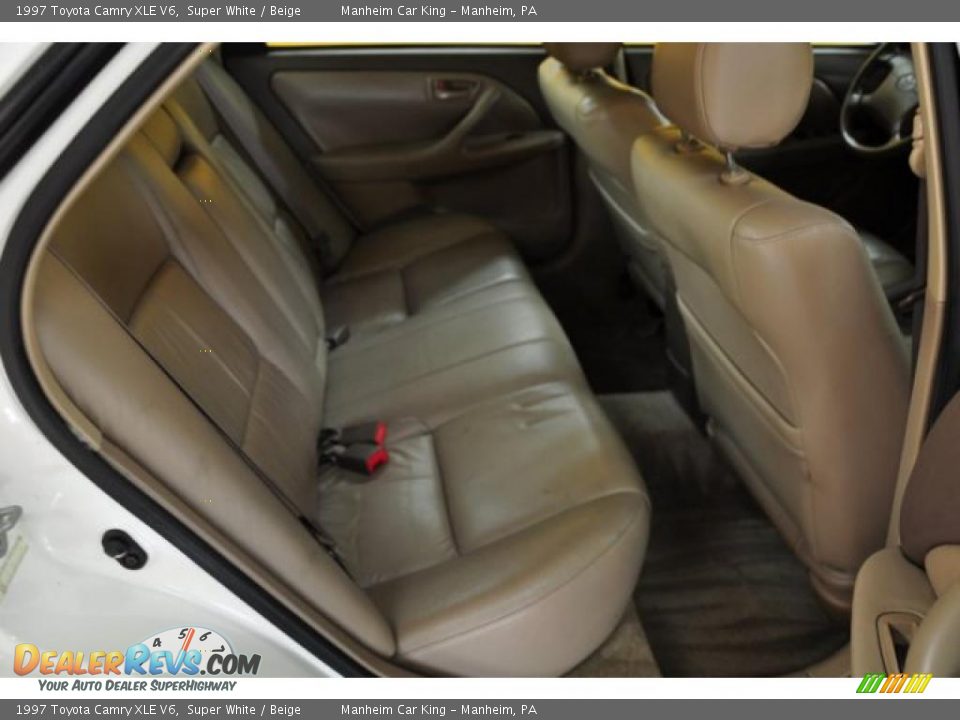 1997 Toyota Camry XLE V6 Super White / Beige Photo #14